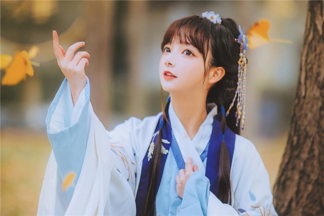 人前表现的乖巧可人，实际内心叛逆的星座女