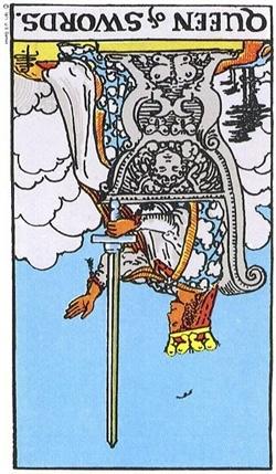 宝剑王后逆位他想复合吗？宝剑王后逆位复合有望吗？