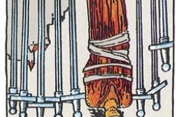 宝剑八逆位：前任是否想复合的深层暗示